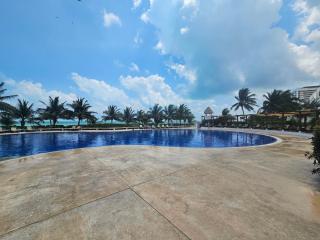 Habitación Privada en la Playa de Cancun y junto al Ferry que va a Isla Mujeres - 0