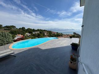 Rez de villa vue mer et sa piscine privative à débordement - Saint-Peïre-sur-Mer - 8