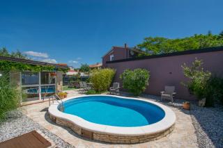 Arwen, Apartment with pool - Juršići - 8