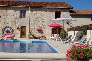 La Grange farmhouse room with private pool - Yviers - 4