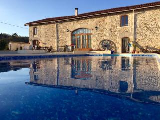 La Grange farmhouse room with private pool - Yviers - 3