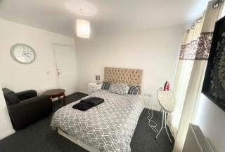 Unique stay - Waltham Cross - 9