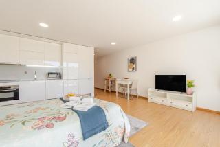 Host Wise Stylish Studio with Garage - Porto - 8