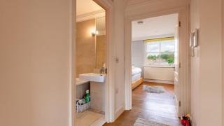 Warm and Welcoming 1BD Flat in East London - 2