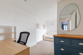 Snug 2BD Flat with Patio Heart of North London - 4