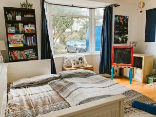 Stunning 5 bedroom family friendly home with free parking near Southwold beach - Reydon - 2