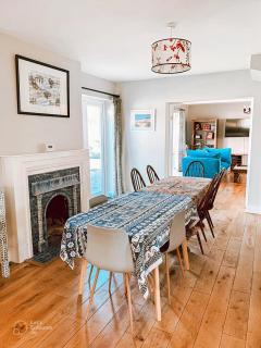 Stunning 5 bedroom family friendly home with free parking near Southwold beach - Reydon - 0