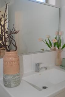 Relaxing Two-Bedroom Retreat Near the Airport - Perth - 3