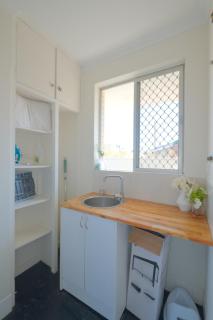 Relaxing Two-Bedroom Retreat Near the Airport - Perth - 2