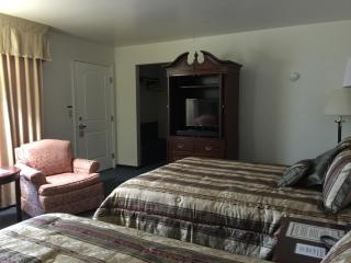 Crest Country Inn - 7