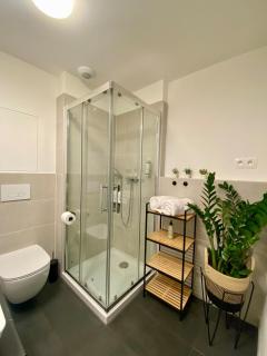 Elyra Airport Apartment - - 2