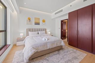Luxury 2BR with Full Sea and Dubai Eye view in JBR - 9