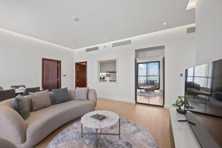 Luxury 2BR with Full Sea and Dubai Eye view in JBR - 4