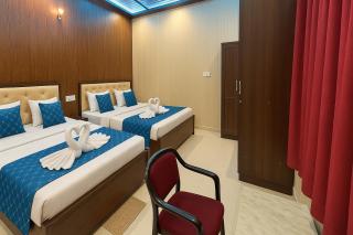 IQ Hotel Ayodhya - Modern Stay Near Ram Mandir with Free Parking - Ayodhya - 6