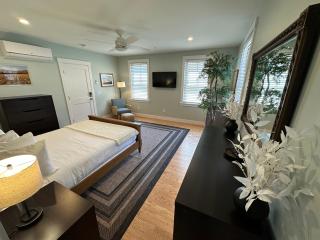 Prime Location! Renovated House! 6 Bed4 Bath - Newport - 9