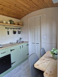 Clissmann Farm Shepherds Hut - 2