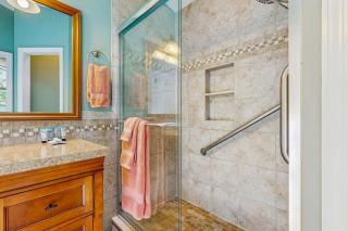 Dog-Friendly home with enclosed backyard, private hottub and sunroom - 2