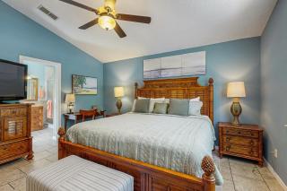 Dog-Friendly home with enclosed backyard, private hottub and sunroom - 1