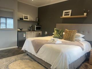 Luxury Suites on Santorini - East London - 0
