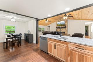Huskey Hide Away - Gatlinburg - 1