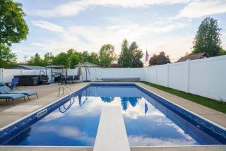 Upscale Heated Pool Retreat Near Lake CDA with Hot Tub - Coeur d'Alene - 0