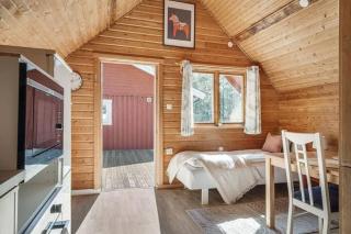 Trio of cottages near water - 8