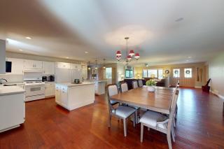 The 19th Hole Lakeside - 8