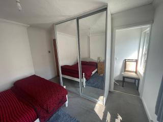 South Coast Guest Rooms With Parking Space - Poole - 2