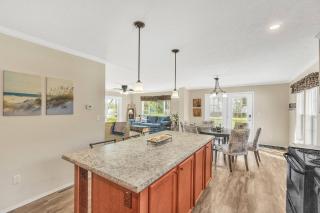 Hidn LakeFront-New Build-Private Beach-Fast Wi-Fi - 3