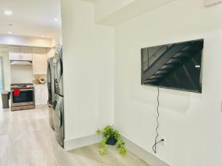 Newly Built Stylish Modern 2B In LA - North Sherman Way - 9