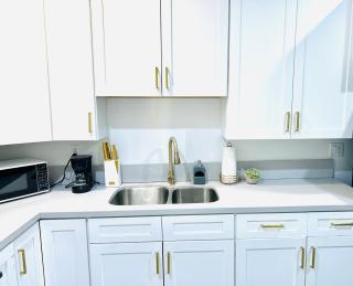 Newly Built Stylish Modern 2B In LA - North Sherman Way - 6