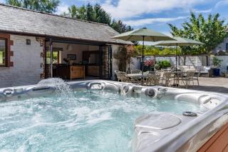 White Horse Farmhouse - Luxury Retreat - Abergavenny - 6