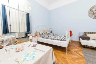 Stradivari - Budapest - 1