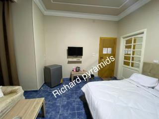 Richard Pyramids inn hotel - 3