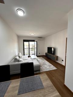 Cozy & Chic Downtown Stay - Podgorica - 2