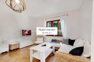 Stylish historical apartment + BACKYARD - Bratislava - 4