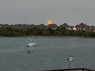 Serene Lakefront Retreat with Luxurious Comforts - Frisco - 3