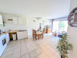 GRAND T2 lumineux avec JARDIN PRIVE - Trets - 5