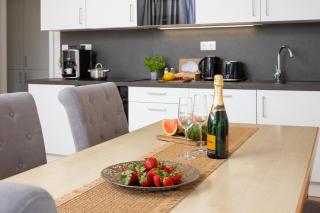 Stylish Flat by the Metro - Praga - 4