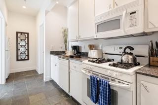 Bright Cayucos Bungalow Steps to Beach Pier 3BR w Shared Firepit Lounge - Cayucos - 2