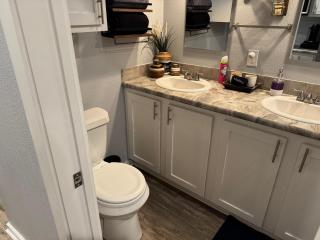 Tiny Cozy Cabin Away From Home - Austin - 4