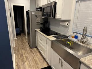 Tiny Cozy Cabin Away From Home - Austin - 1
