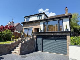Luxury Beach Stay with Hot Tub - Burry Port - 0