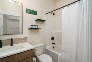 Golf Getaway, Hot Tub, EV Charger, New 2025 Build - 3