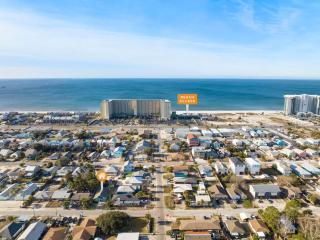 Summer Sizzle Sale! Walk to Beach - Large Private Yard - Fire Pit - Dog Friendly - Panama City Beach - 9