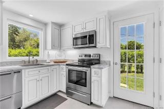 Charming New Beach Cottage - Westbrook - 3