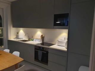 Charming Apartment Steps Away From Islington - 6