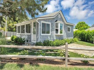 Charming Beach Cottage - Westbrook - 0