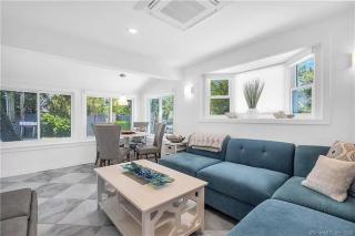 Charming Beach Cottage - Westbrook - 8