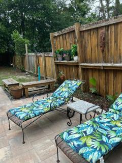 3 Bedroom Cozy Cottage with fenced in backyard and hot tub 4 miles to the beach - 2